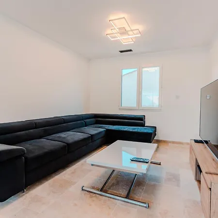 Semesterbostad Belle Maison Climatisee 2m Bram