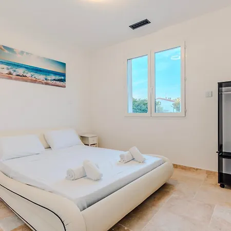 Belle Maison Climatisee 2m *